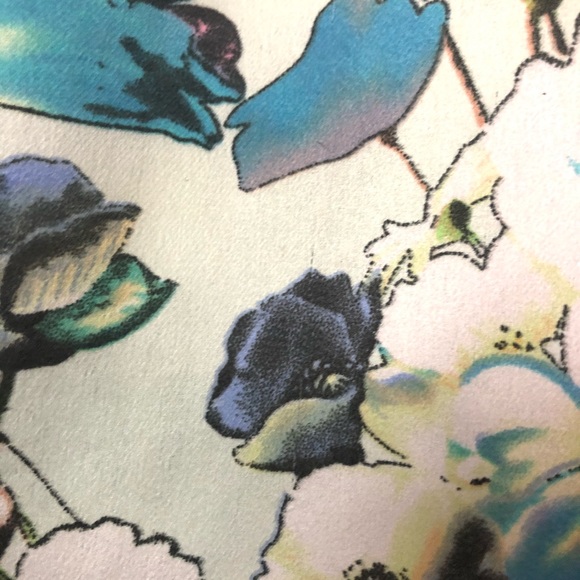 Love Tree Sleeveless Blouse - Picture 6 of 9